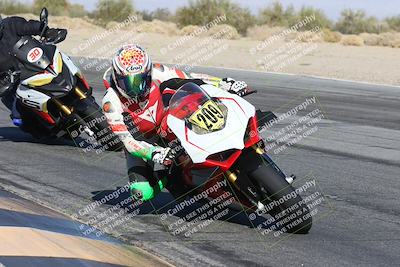 media/Dec-01-2025-Moto Forza (Mon) [[2daa91e15f]]/2-Intermediate Group/Session 4 (Turn 10 Inside)/